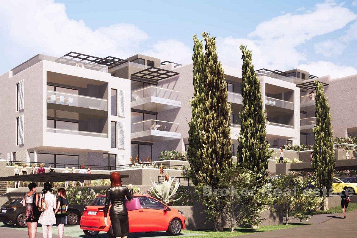 Apartment with garden, swimming pool and sea view