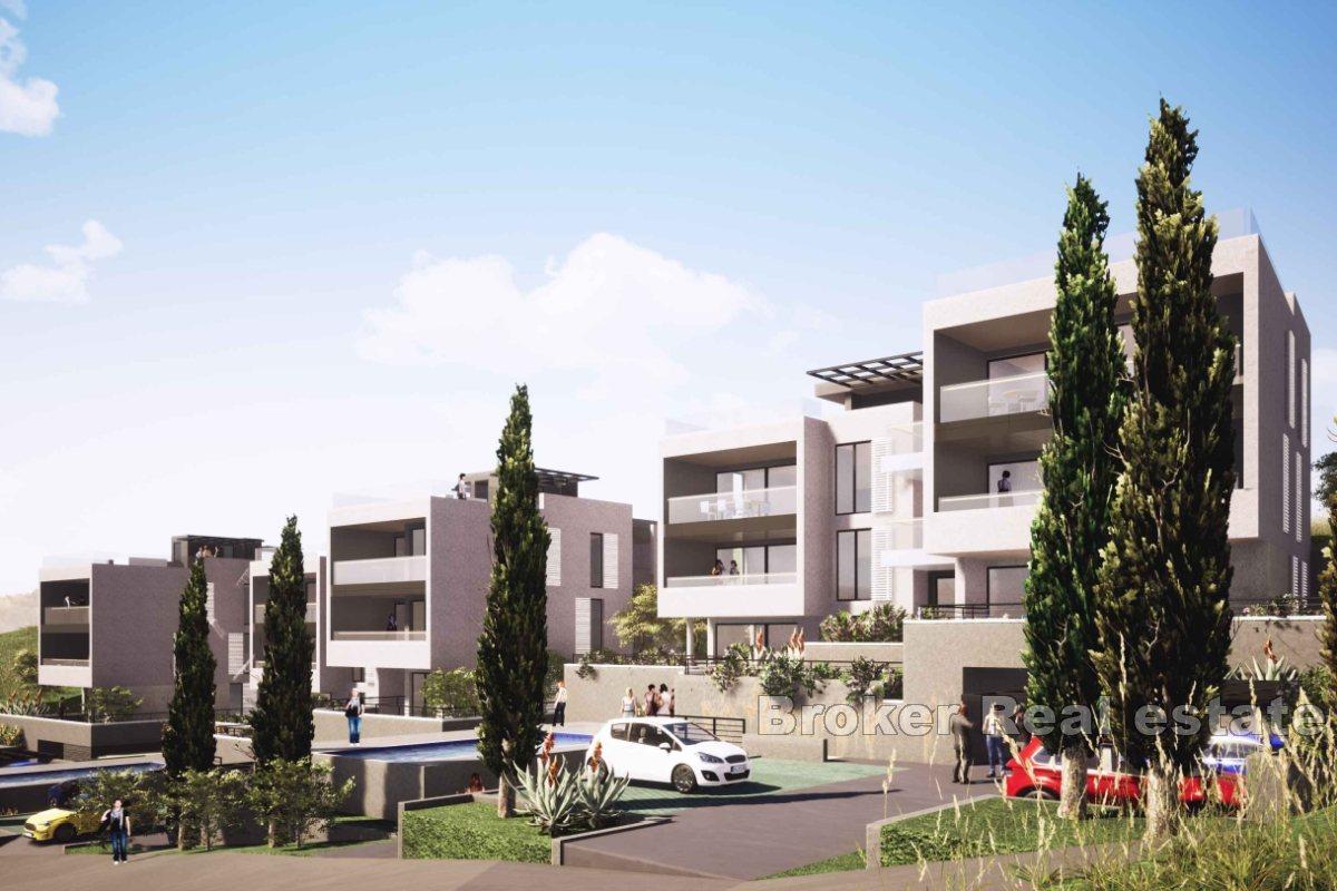 Apartment with garden, swimming pool and sea view