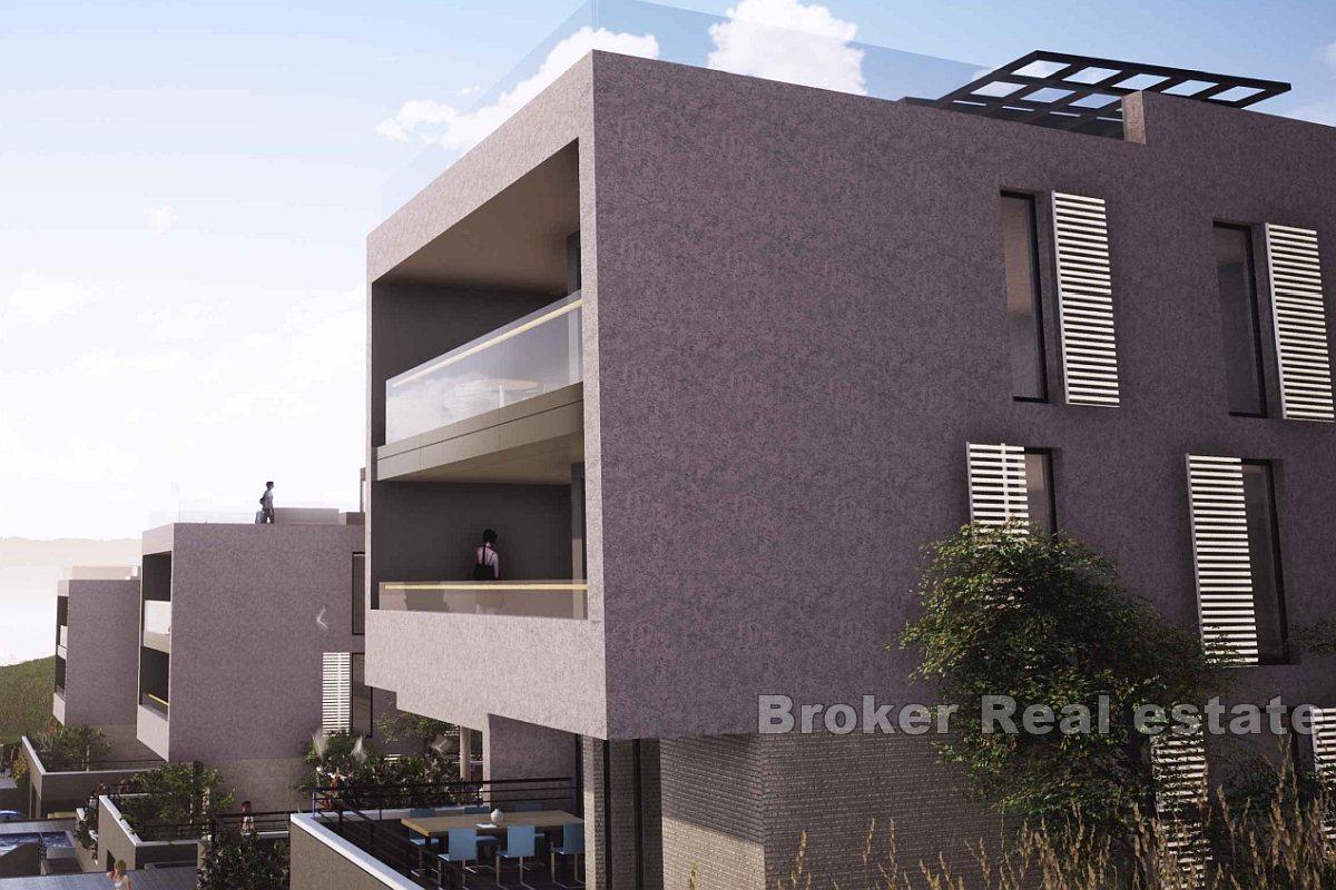 Apartment with garden, swimming pool and sea view