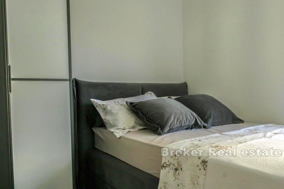 Appartement de trois pièces à la décoration moderne