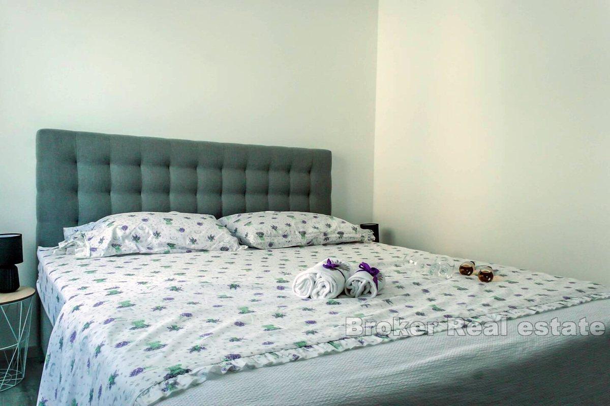 Appartement de trois pièces à la décoration moderne