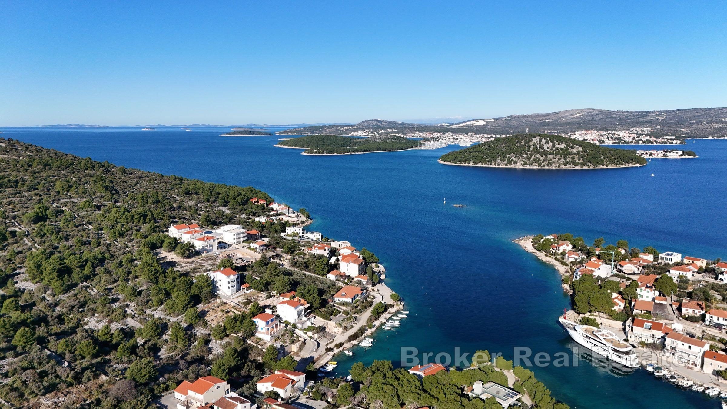 Działka budowlana o regularnym kształcie w pierwszym rzędzie do morza