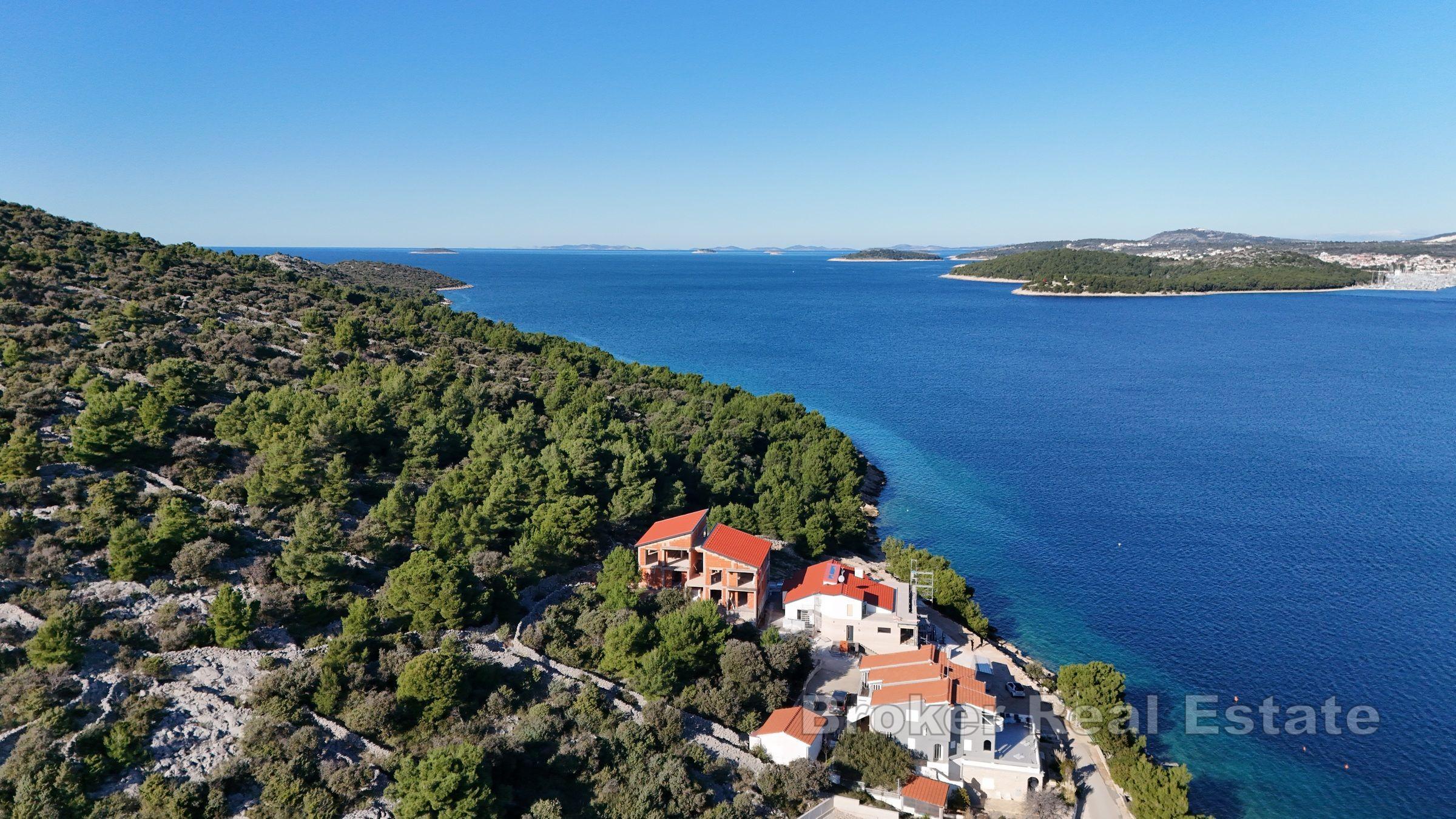 Terreno edificabile di forma regolare in prima fila al mare
