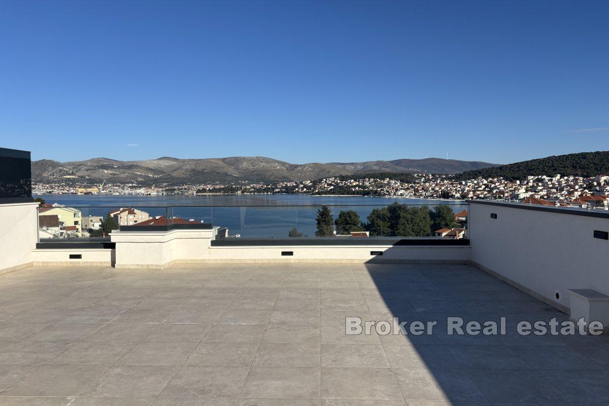 An extraordinary penthouse with an open sea view
