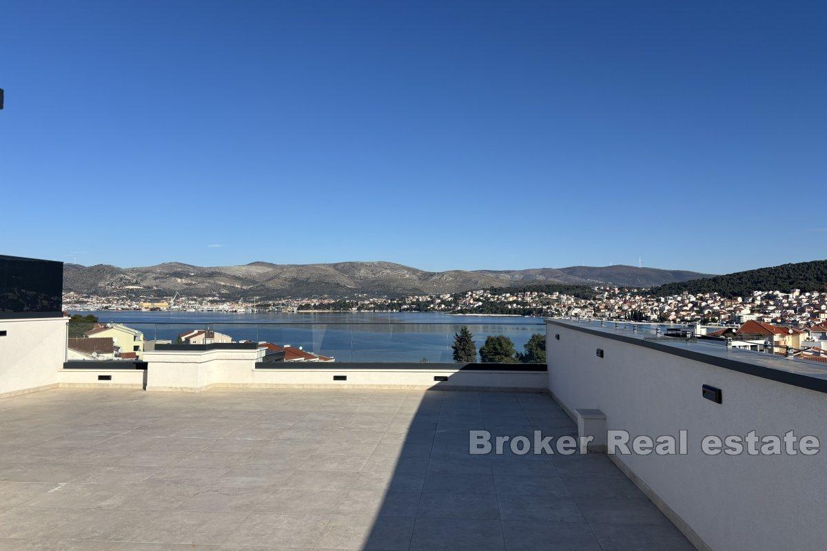 An extraordinary penthouse with an open sea view