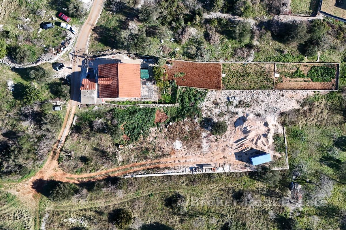 Terreno edificabile rettangolare con vista mare