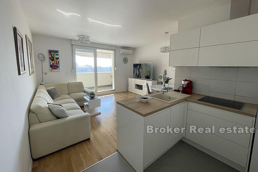 Spalato - Žnjan, appartamento con tre camere da letto con loggia