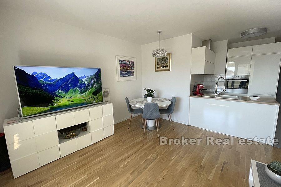 Split - Žnjan, trzypokojowe mieszkanie z loggią