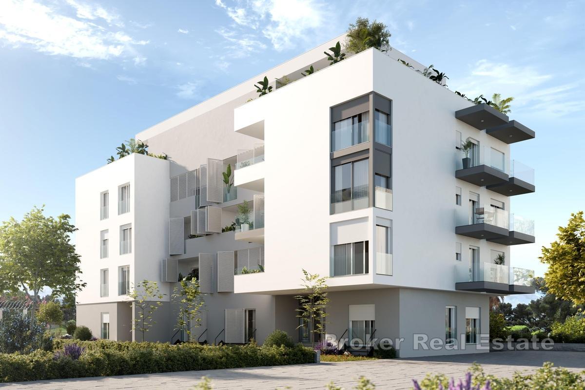 Appartement moderne de quatre chambres dans un endroit calme