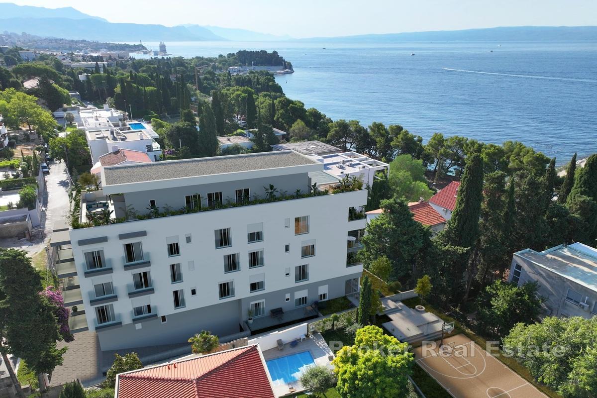 Nowoczesny penthouse z widokiem na basen i morze