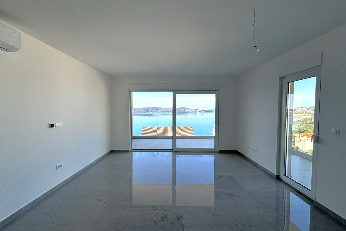 001-2035-225-Trogir-Modern-penthouse-with-panoramic-sea-view-for-sale
