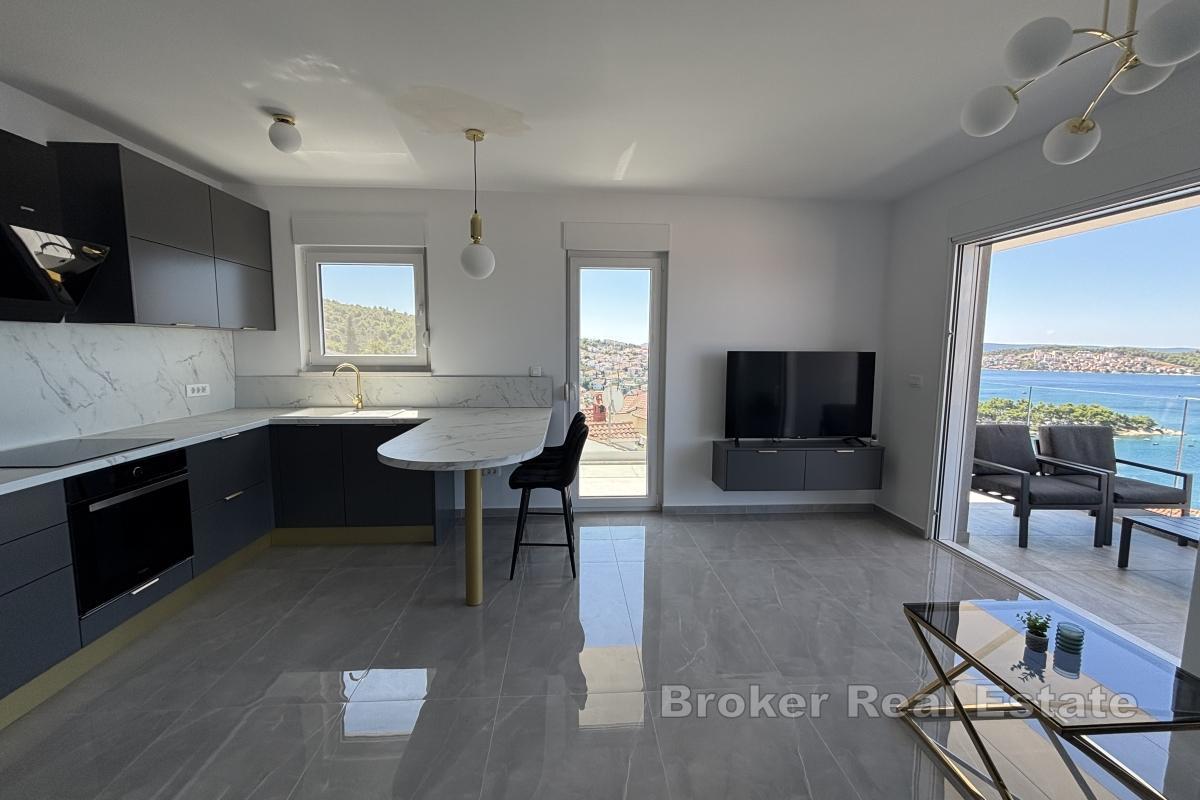 Ekstraordinær toppleilighet med takterrasse nær sjøen