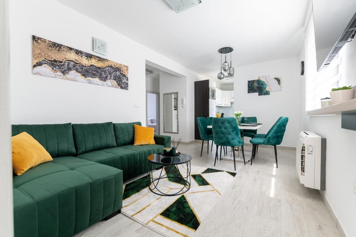 001-2035-227-Trogir-Modern-Three-bedroom-apartment-near-the-city-center-for-sale