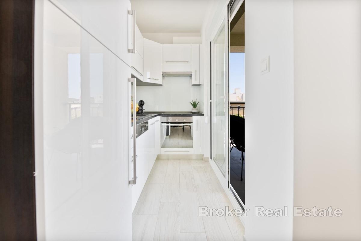 Møblert leilighet med tre soverom nær sentrum