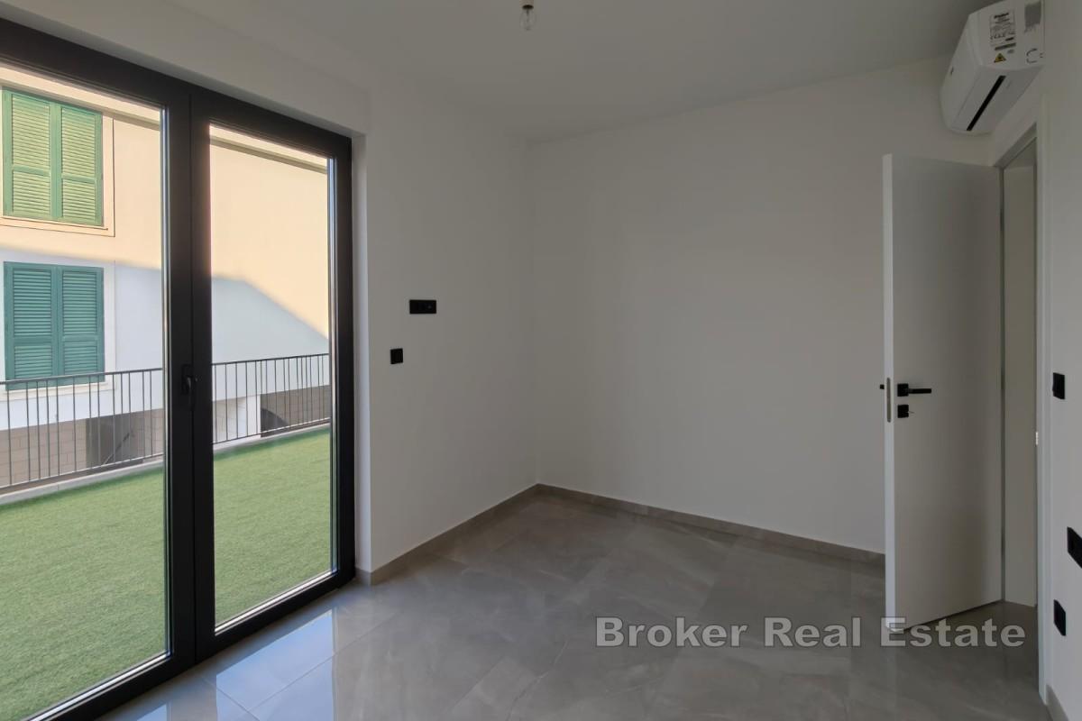 Appartement de luxe avec jardin et piscine près de la mer