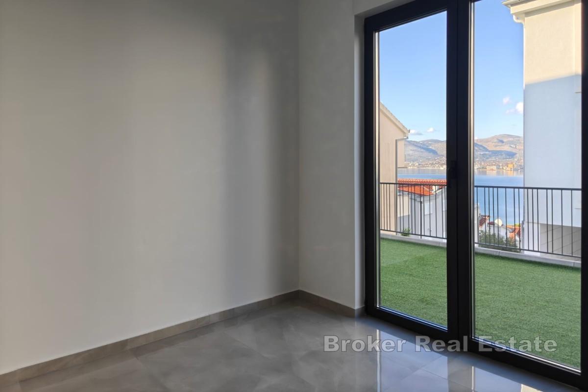 Appartement de luxe avec jardin et piscine près de la mer