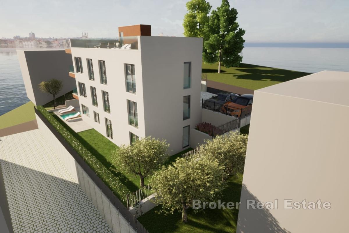 Moderan stan s krovnom terasom u blizini mora