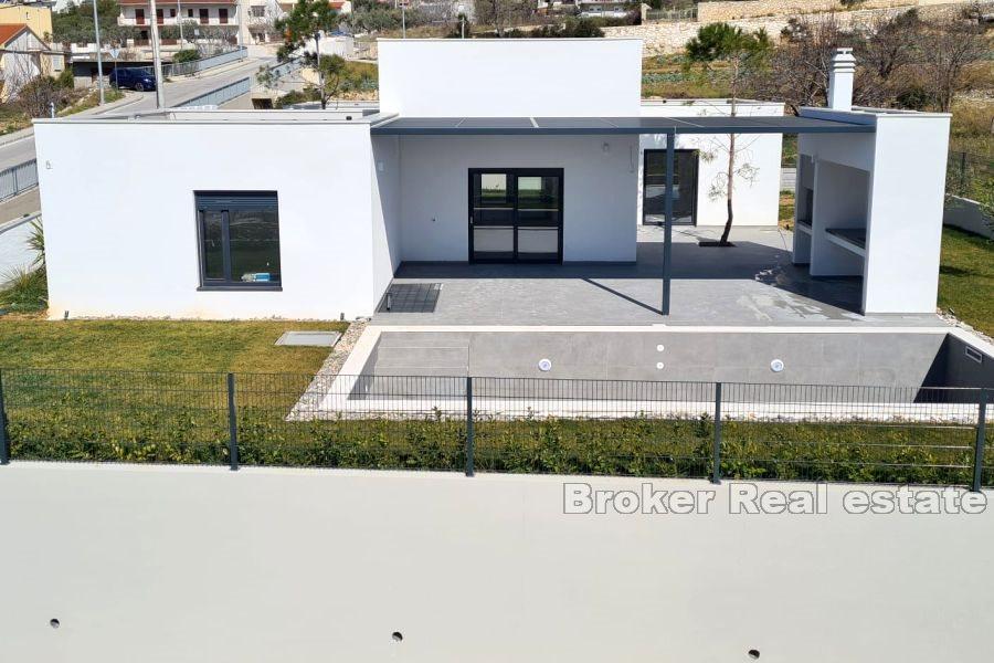 Kastela - Villa al grezzo con piscina