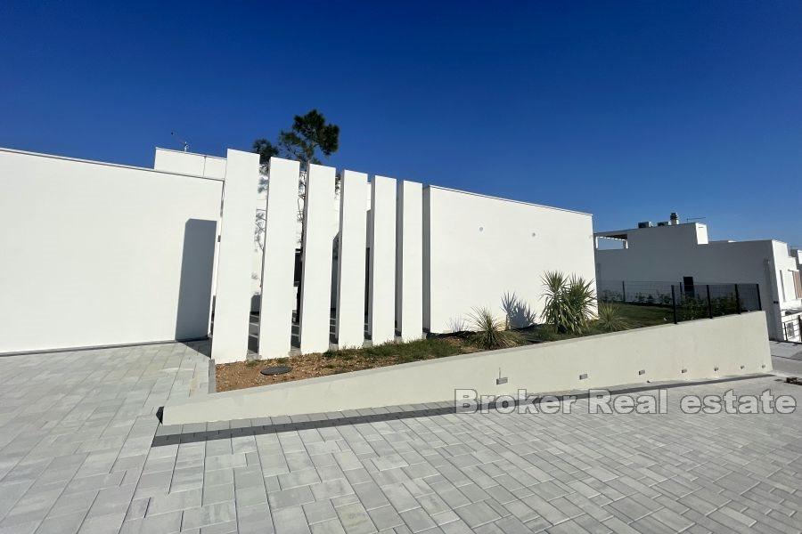 Kastela - Villa al grezzo con piscina