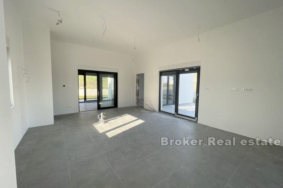 Kastela - Villa al grezzo con piscina