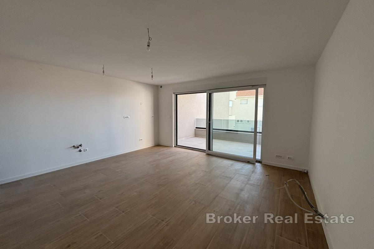 Drei-Zimmer-Wohnung mit Meerblick und Pool