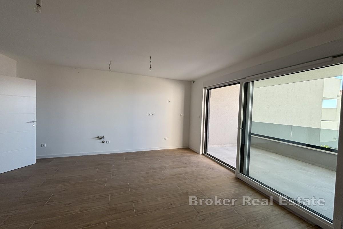 Drei-Zimmer-Wohnung mit Meerblick und Pool