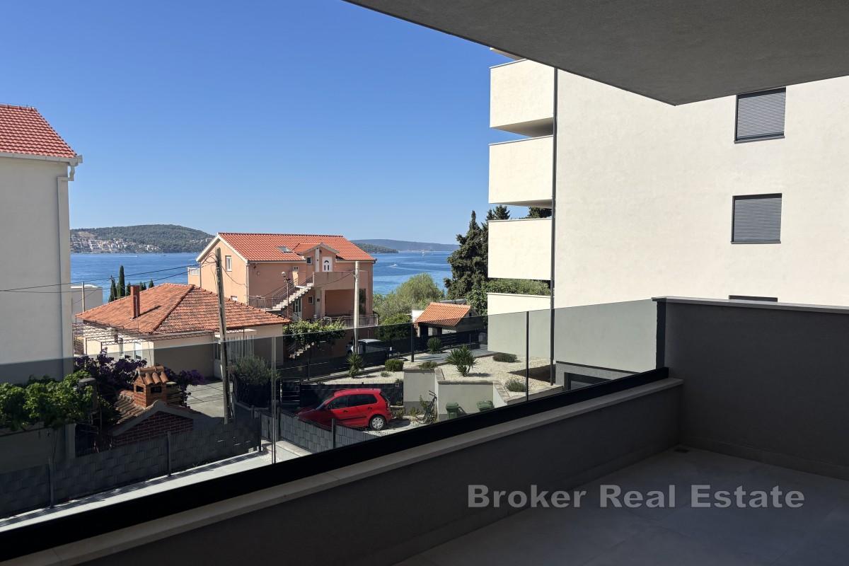 Drei-Zimmer-Wohnung mit Meerblick und Pool