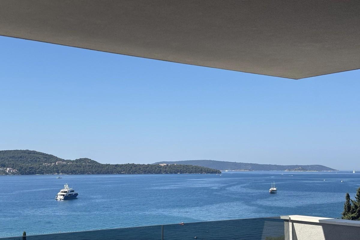Prostorný třípokojový penthouse s výhledem na moře