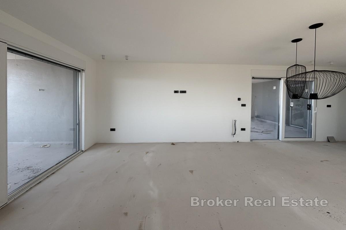 Prostorný třípokojový penthouse s výhledem na moře