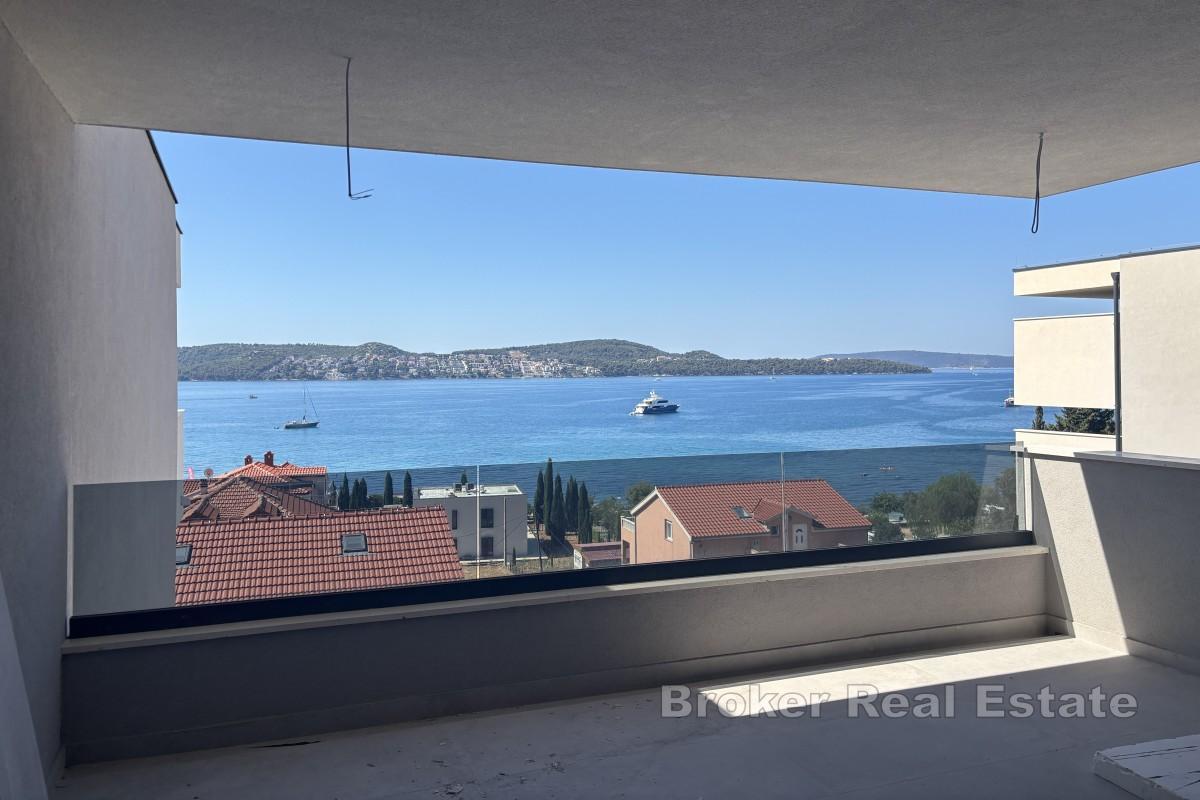 Przestronny penthouse z trzema sypialniami i widokiem na morze