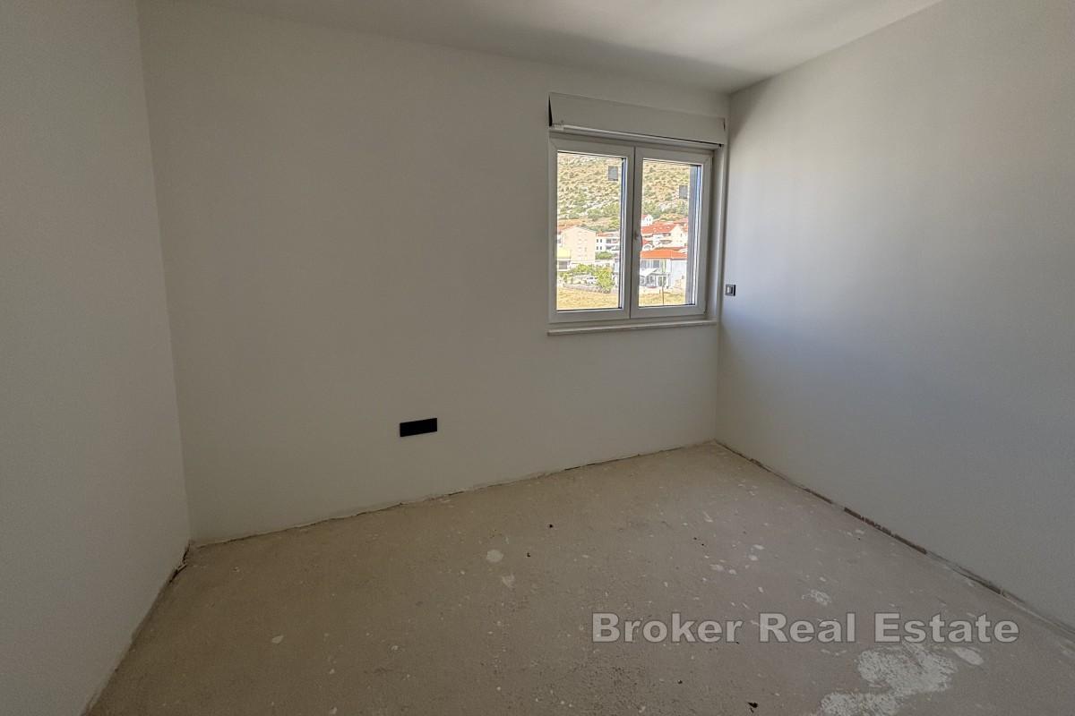 Przestronny penthouse z trzema sypialniami i widokiem na morze