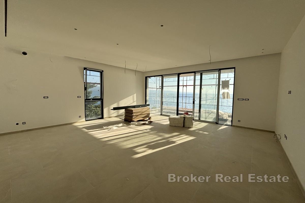 Przestronny apartament z trzema sypialniami i widokiem na morze