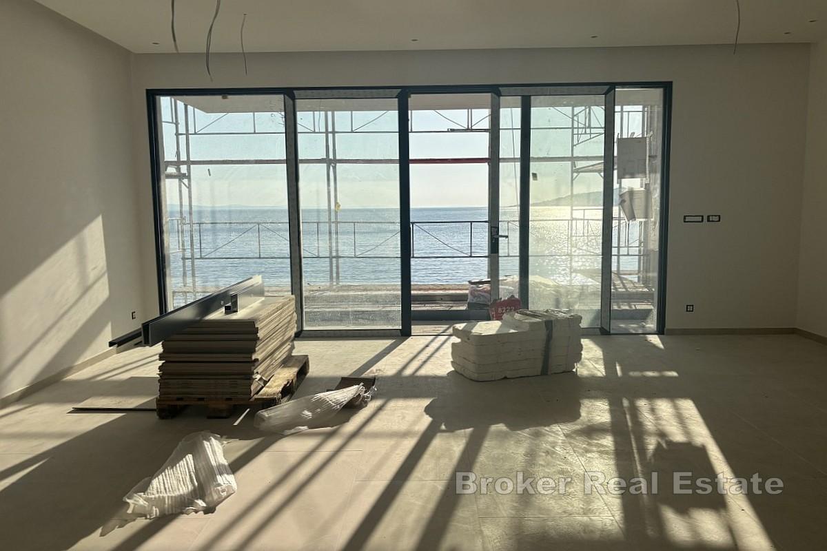 Przestronny apartament z trzema sypialniami i widokiem na morze