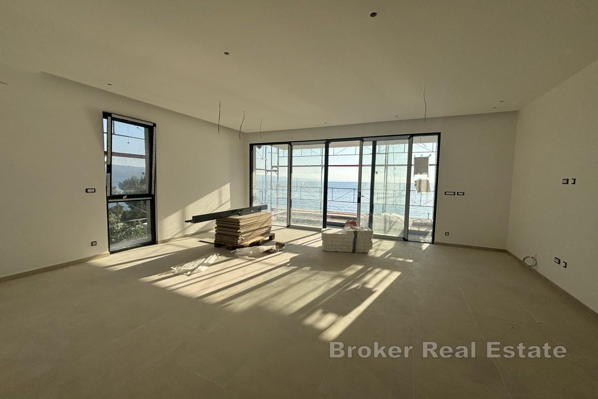 Przestronny apartament z trzema sypialniami i widokiem na morze