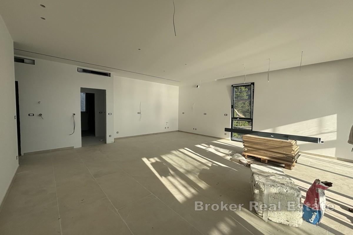 Przestronny apartament z trzema sypialniami i widokiem na morze