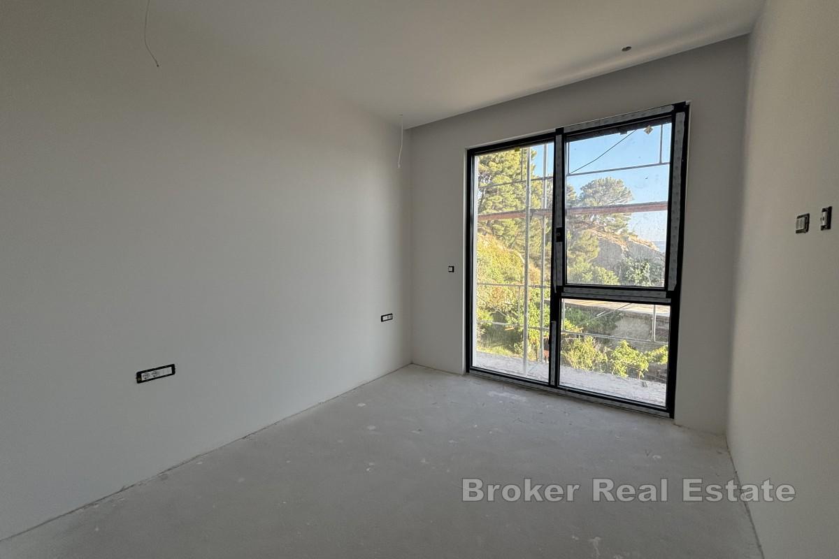 Przestronny apartament z trzema sypialniami i widokiem na morze