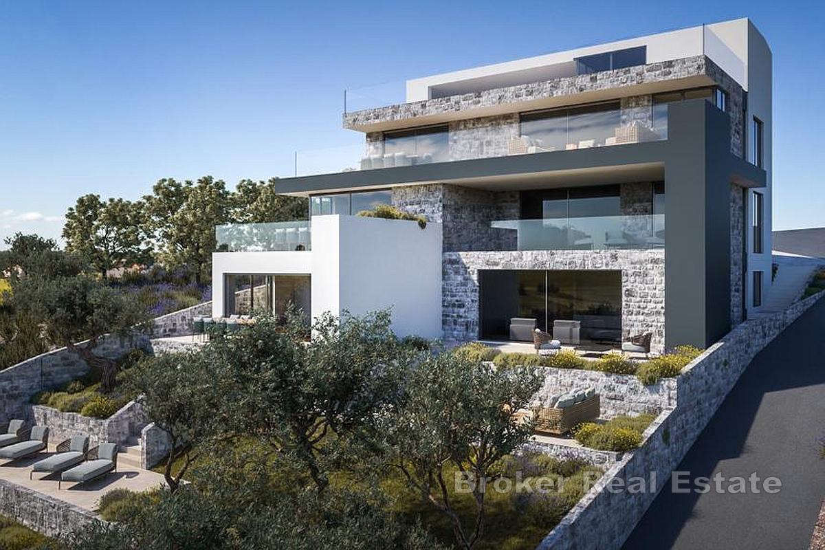 Nybyggd lägenhet med vattenfall och havsutsikt