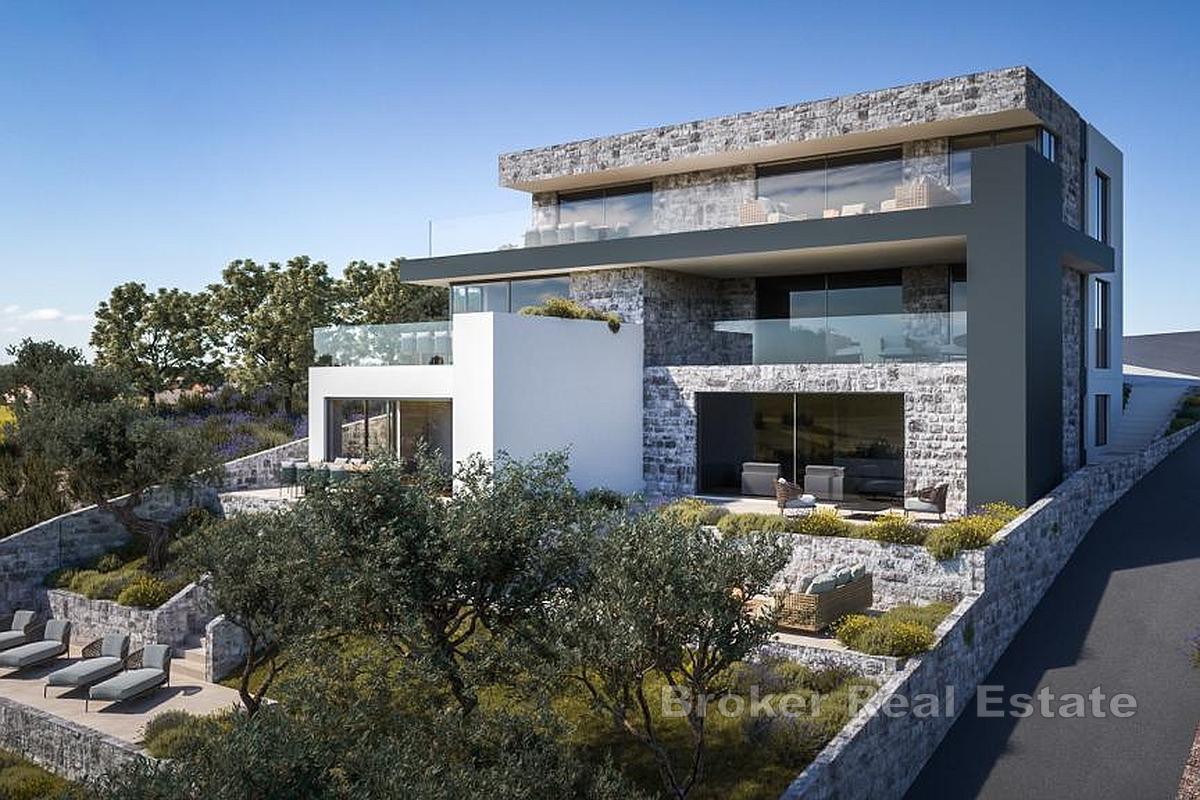 Nybyggd lägenhet med vattenfall och havsutsikt