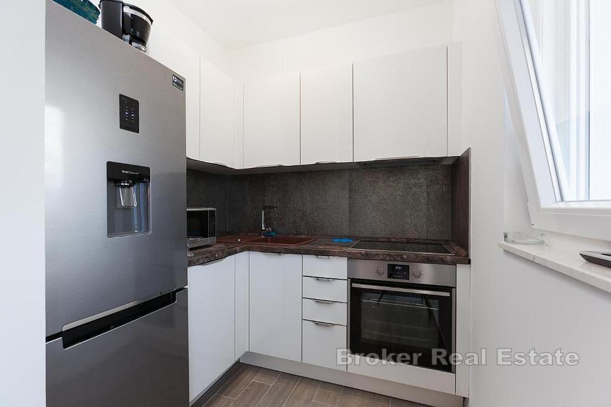 Samostatně stojící apartmánový dům v první řadě u moře
