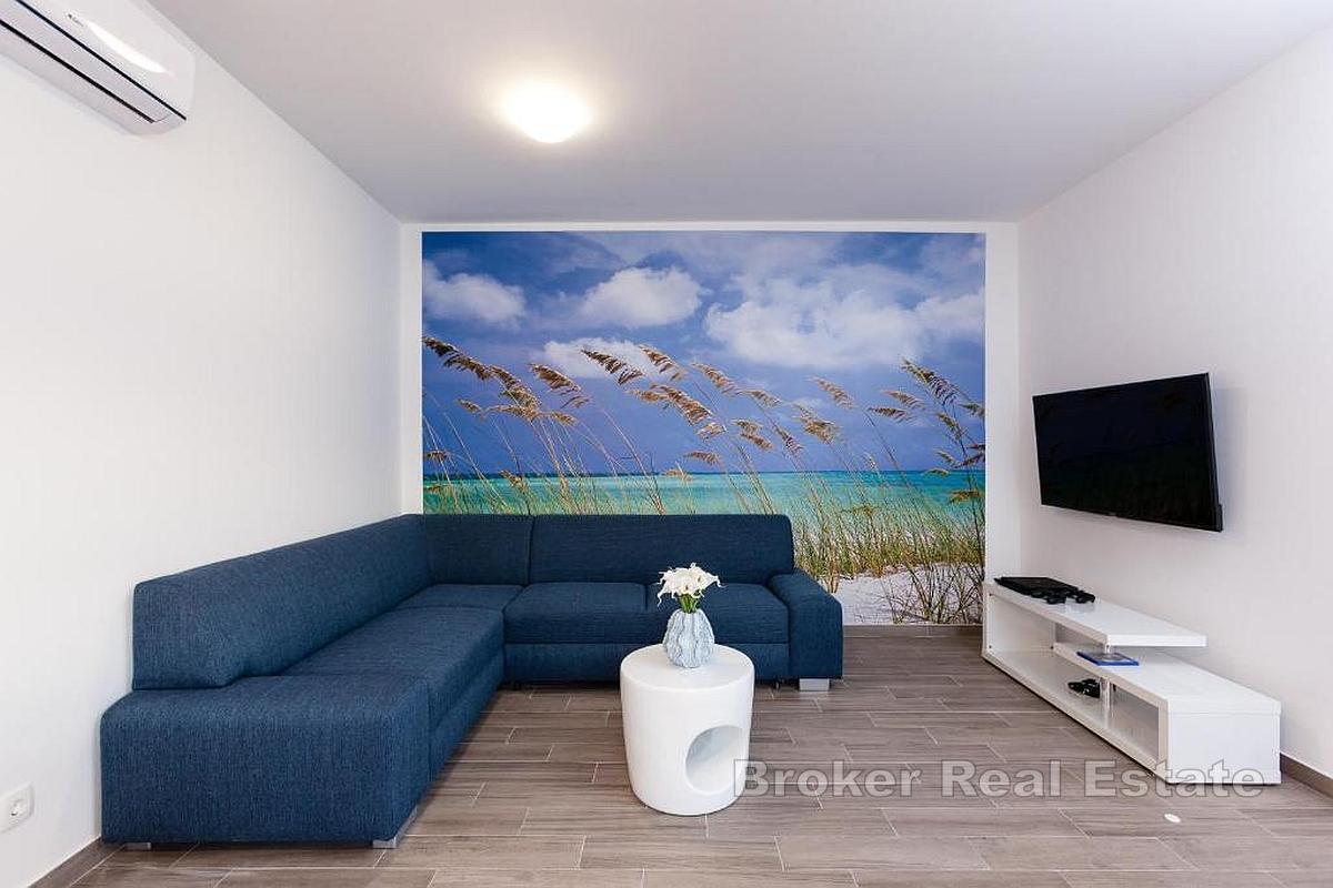 Samostatně stojící apartmánový dům v první řadě u moře
