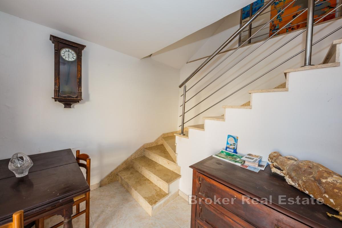 Kamienna rezydencja nad morzem