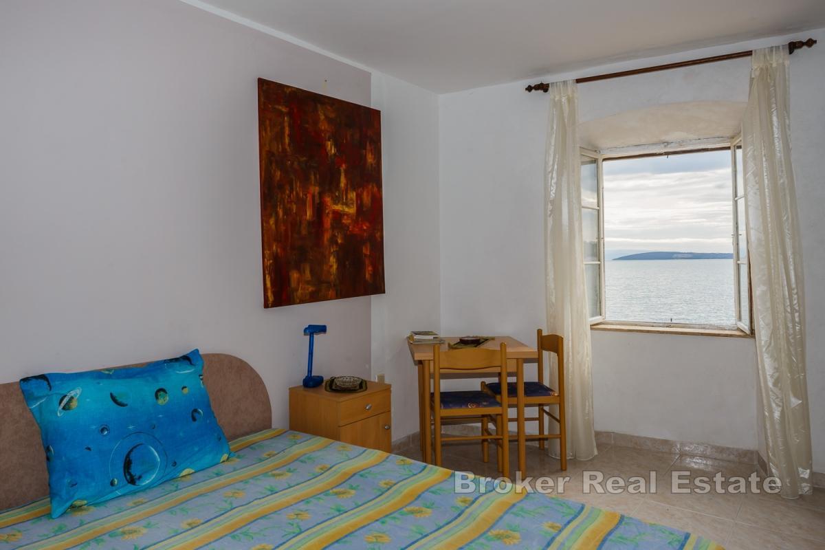 Kamienna rezydencja nad morzem