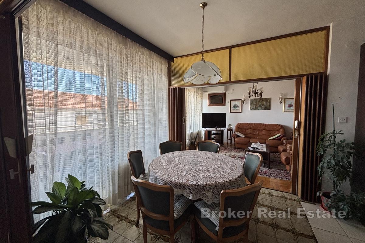 Confortable appartement de trois chambres