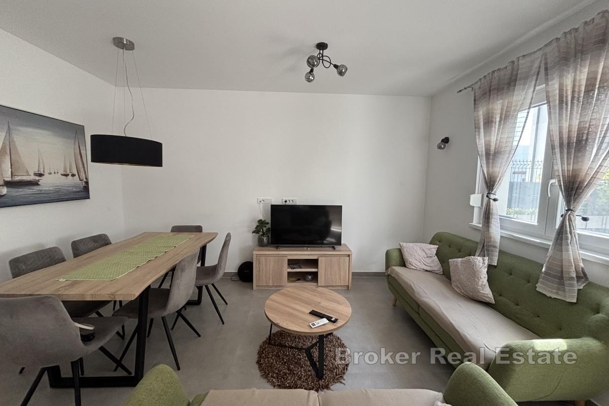 Appartamento con due camere da letto dal design moderno in un nuovo edificio