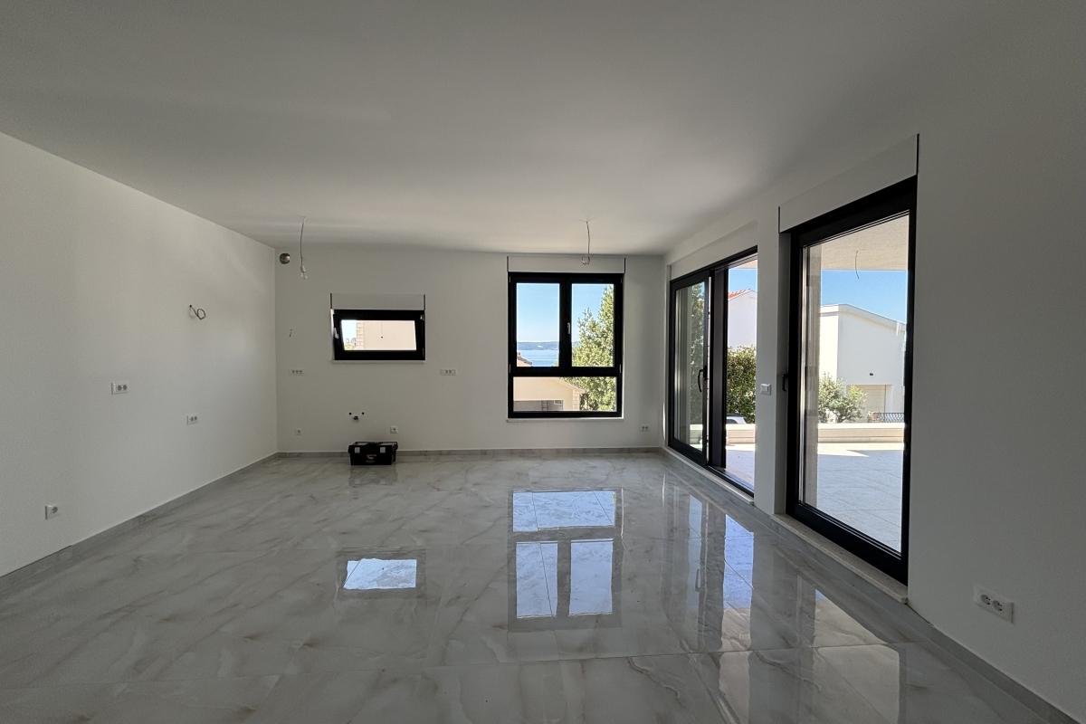 001-2035-263-Ciovo-Modern-two-bedroom-apartment-with-sea-view-for-sale