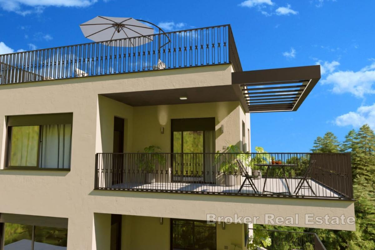 Appartement en attique dans un immeuble neuf moderne