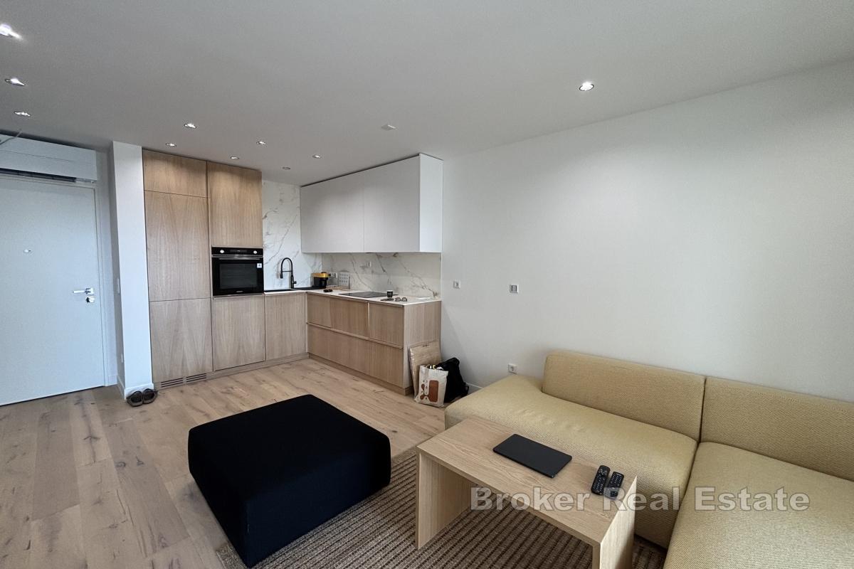 Luxusní byt se zahradou a výhledem na moře