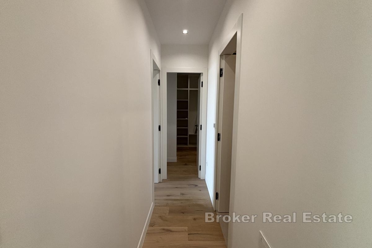 Luxusní byt se zahradou a výhledem na moře