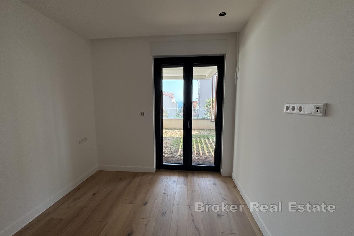 Luxusní byt se zahradou a výhledem na moře