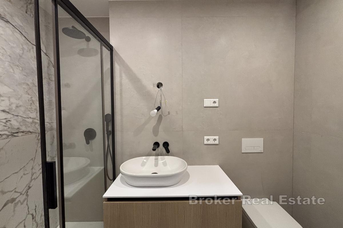 Luxusní byt se zahradou a výhledem na moře